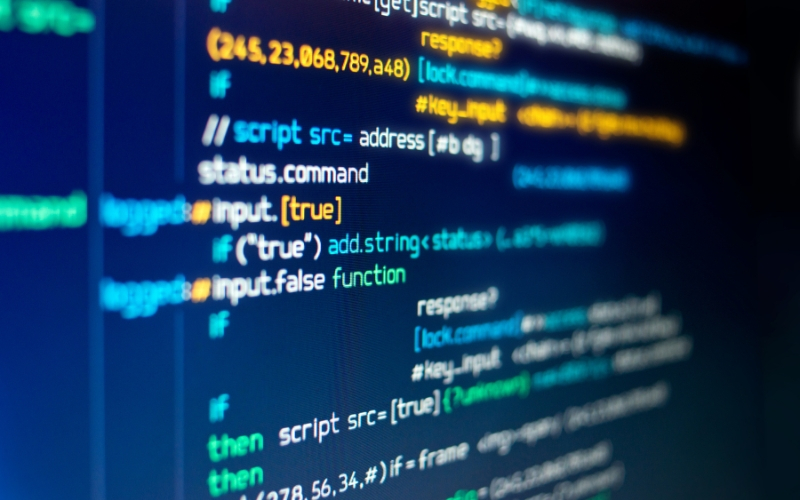 Lập trình là nền tảng tạo nên website, ứng dụng và phần mềm hiện đại.