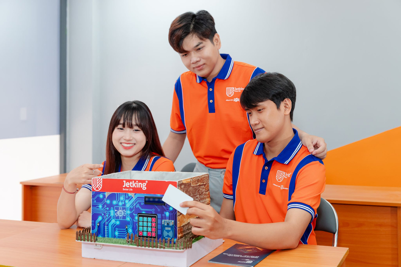 Mức lương ngành An toàn thông tin hiện nay dao động từ 10 - 130+ triệu tùy vào năng lực cá nhân và quy mô doanh nghiệp.