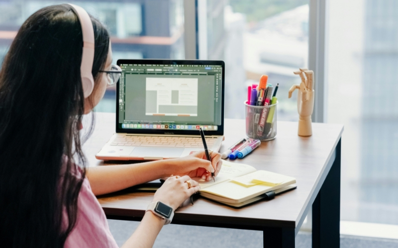 Ngành CNTT phù hợp với người có tư duy logic, đam mê công nghệ và khả năng tự học.