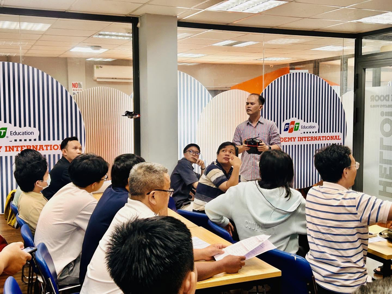 Người học có thể đảm nhận các vị trí kỹ sư phát triển, kiểm thử và bảo mật trong lĩnh vực phần mềm ô tô hiện đại.