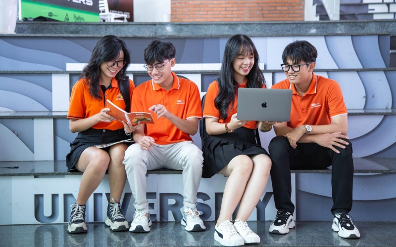 Thiết kế đồ họa học khối nào? Các tổ hợp xét tuyển cần nắm 5 Phương thức xét tuyển thẳng áp dụng cho thí sinh có thành tích nổi bật hoặc chứng chỉ quốc tế.