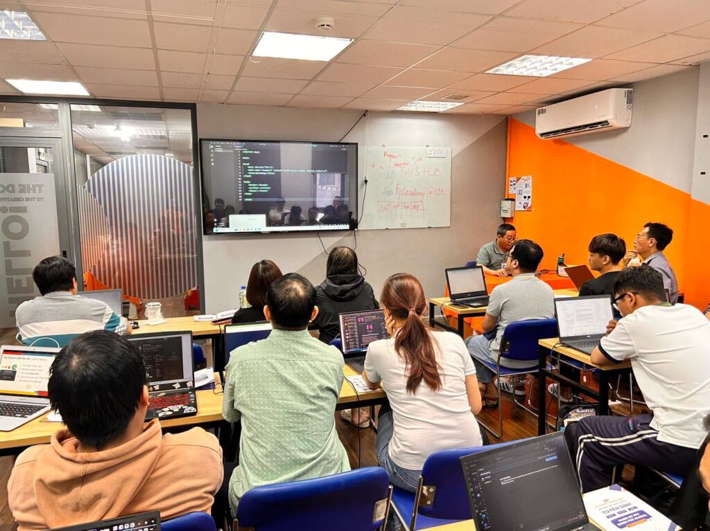 3 giờ tạo Web App AI: Trải nghiệm học lập trình thực chiến tại FPT Aptech
