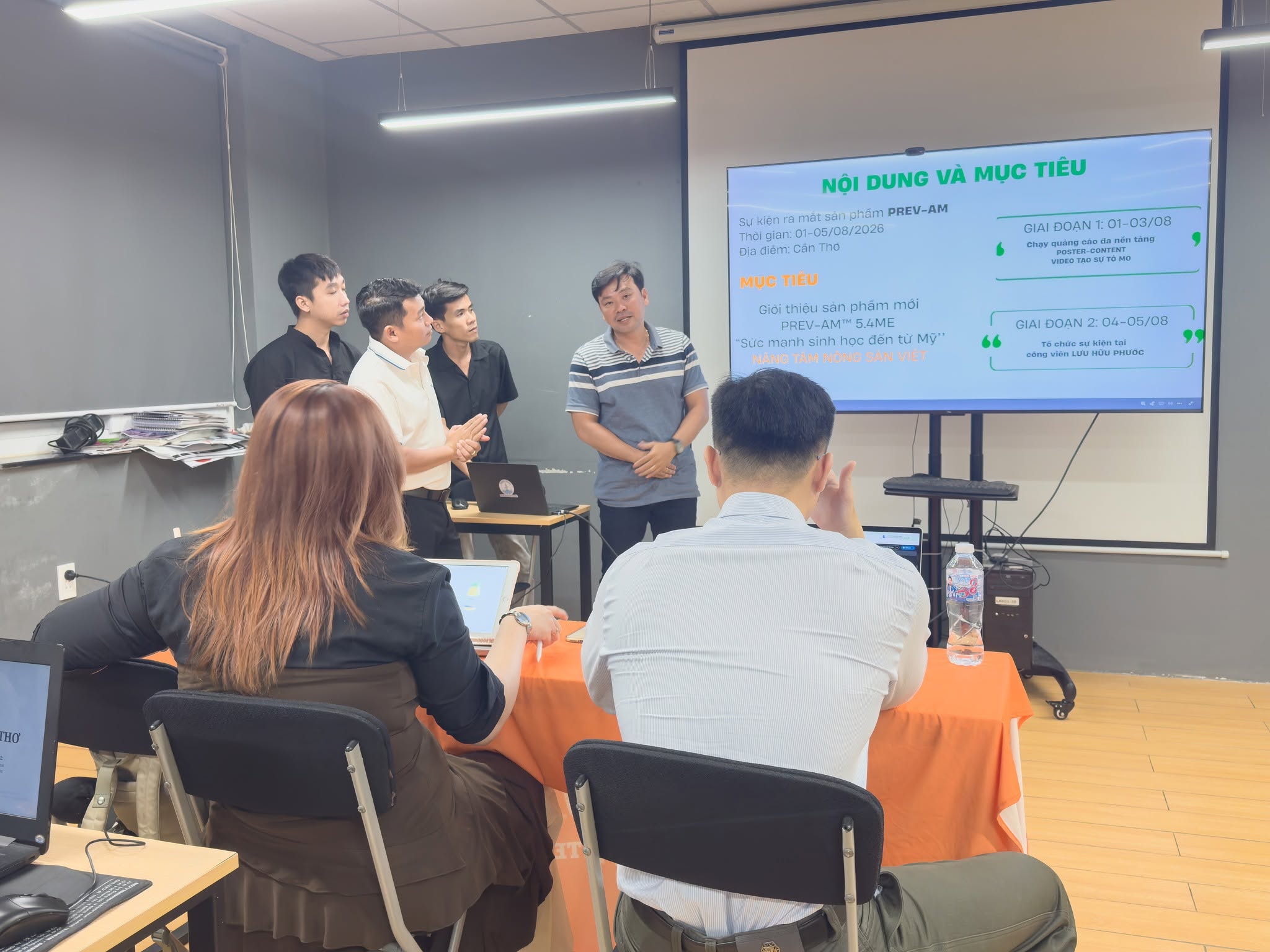 Workshop "Design Like Marketer": Sinh viên FPT tiếp cận tư duy thiết kế dưới góc nhìn Marketing 8 762008002 122129210157245638 9154383418846928569 n