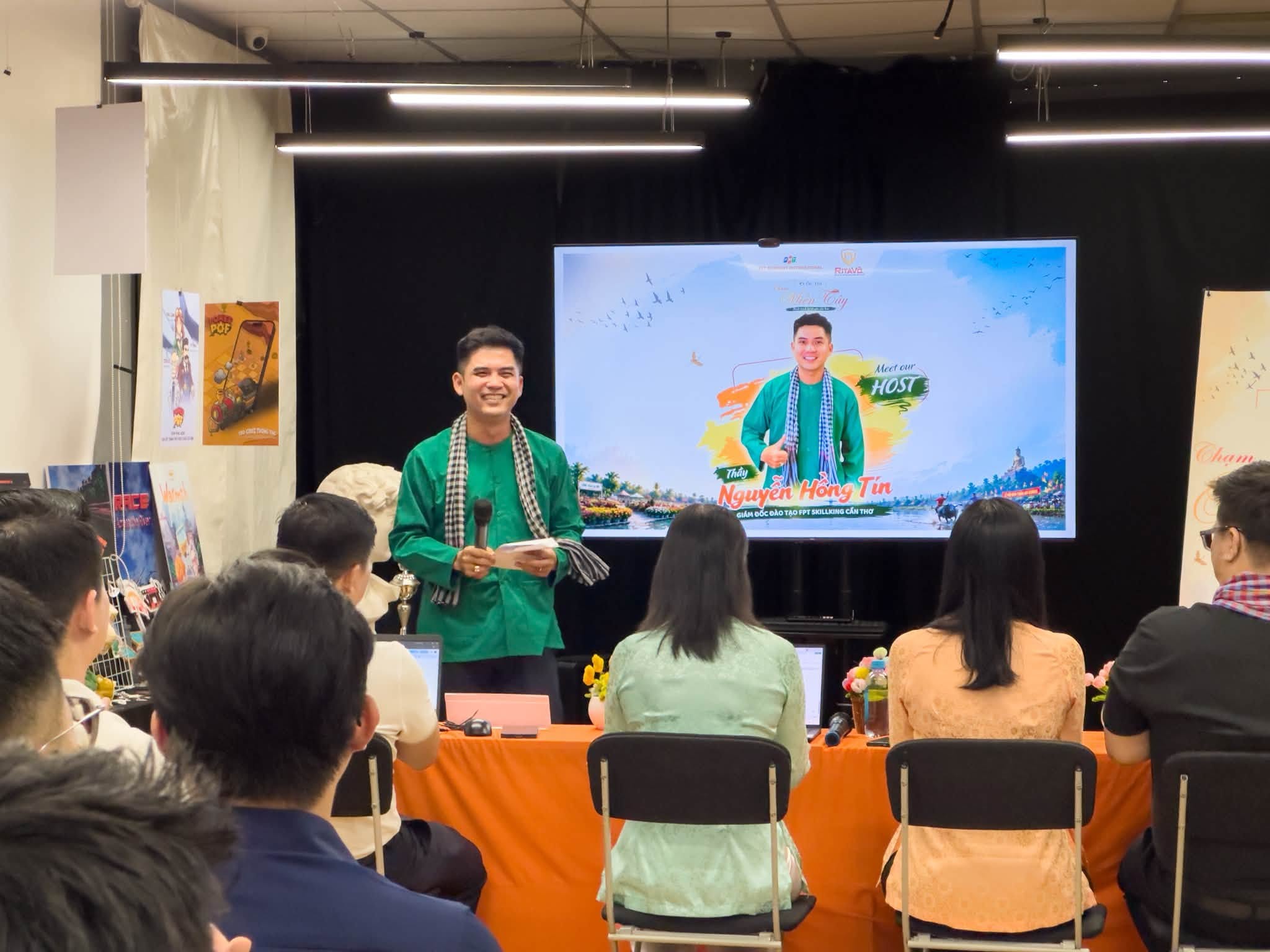 Cuộc thi "Chạm miền tây" - Hành trình kể chuyện văn hóa bằng góc nhìn thế hệ trẻ 4 765694620 122130135267245638 6247591735262593255 n