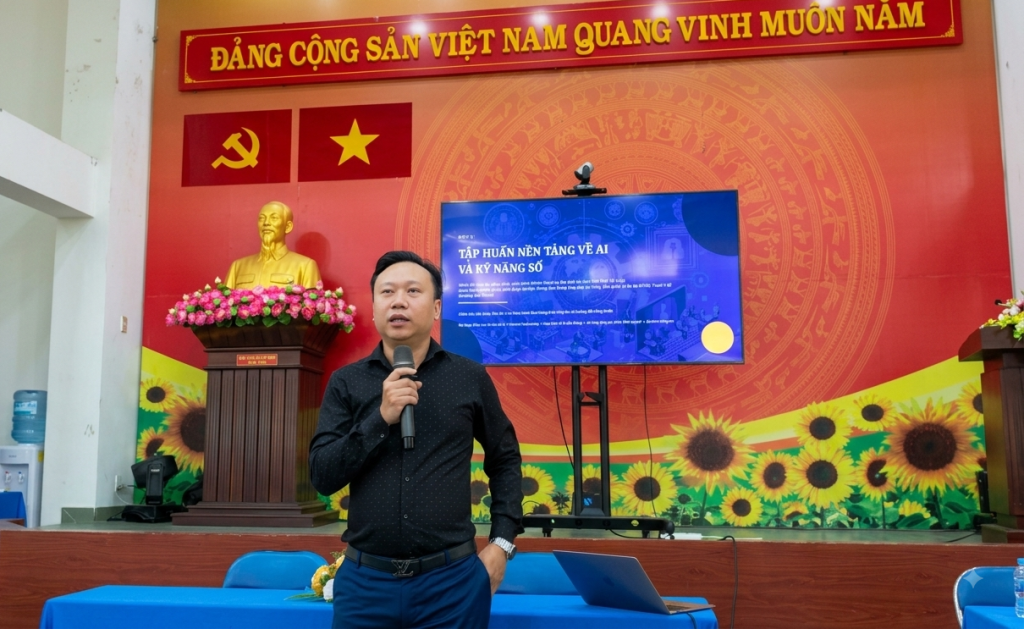 Giảng viên Digital Marketing FPT Skillking đưa AI vào thực tiễn công vụ tại UBND phường Phú Thạnh