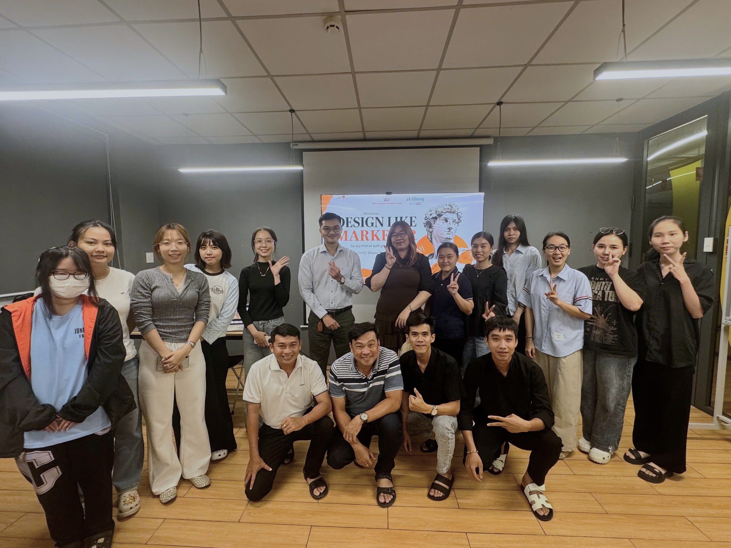 Workshop "Design Like Marketer": Sinh viên FPT tiếp cận tư duy thiết kế dưới góc nhìn Marketing 12 IMG 2645