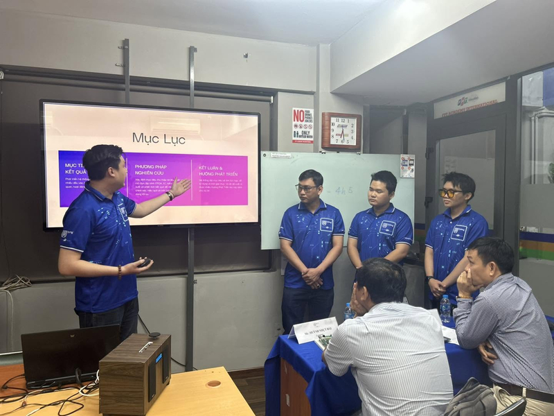 Các kỹ năng như tư duy phân tích, giải quyết vấn đề, làm việc nhóm, năng lực ngoại ngữ và khả năng tự học bám sát nhu cầu thực tế.