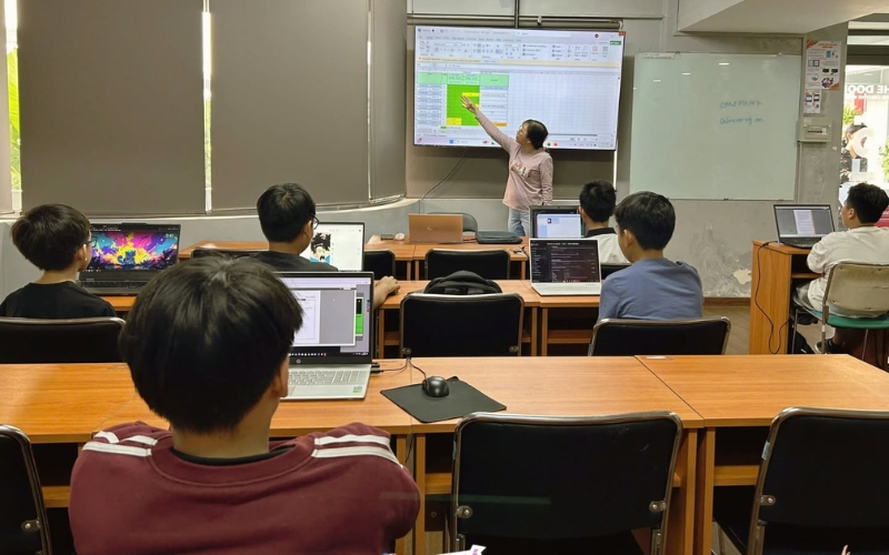 Cấp độ 1 giúp học viên xây dựng nền tảng Python và làm quen với lập trình hướng đối tượng.