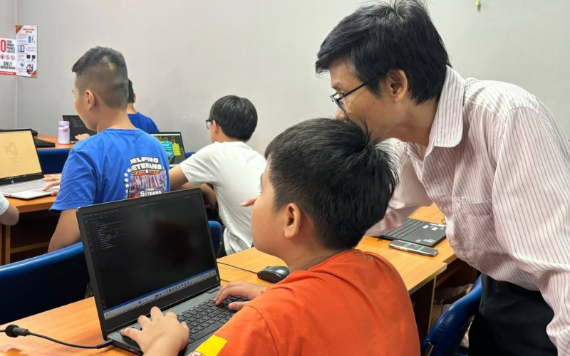 Chương trình bản quyền quốc tế giúp học viên tiếp cận nội dung đào tạo công nghệ theo định hướng bài bản.
