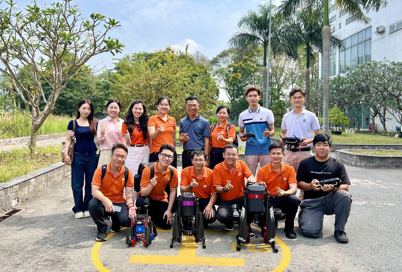 Chương trình đào tạo kỹ sư drone kết hợp lý thuyết, thực hành và dự án.