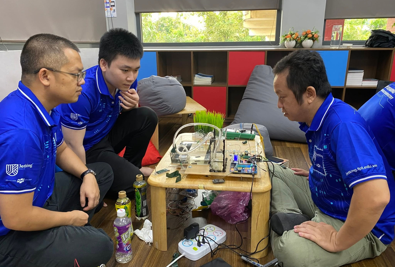 Chương trình học thiết kế vi mạch bán dẫn gồm 4 học kỳ tích hợp AI.