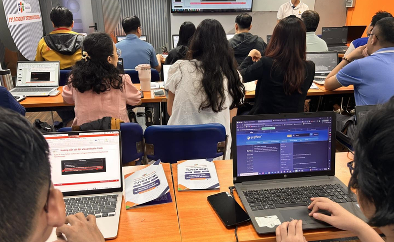 Học lập trình game yêu cầu khả năng tư duy logic, sự kiên trì khi sửa lỗi, đam mê công nghệ, khả năng tự học và kỹ năng quản lý thời gian.