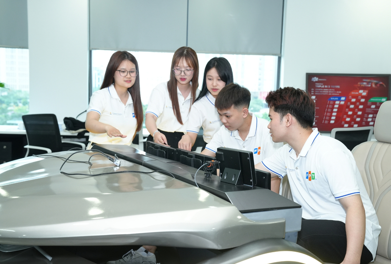Học phát triển phần mềm ô tô thông minh với chương trình đào tạo bài bản.