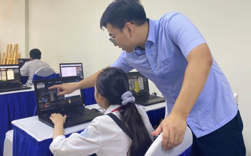 Học viên được ứng dụng Python và BeautifulSoup để thu thập, phân tích dữ liệu web và xử lý email tự động.