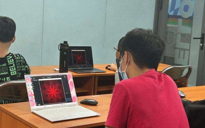 Học viên thực hành xử lý dữ liệu và xây dựng chương trình Python với các cấu trúc phức tạp hơn.