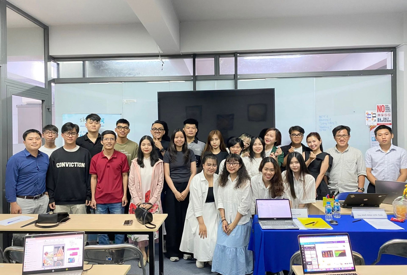 Kỹ năng thực hành giúp người học áp dụng Digital Marketing vào công việc và tích lũy kinh nghiệm thực tế.