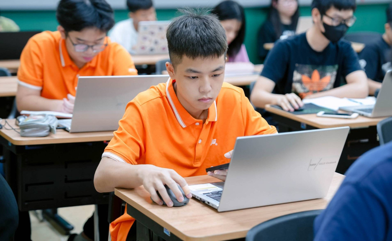 Ngành thiết kế đồ họa yêu cầu người học có sự sáng tạo, tư duy thẩm mỹ, tinh thần học hỏi, kỹ năng giao tiếp và chịu áp lực tốt.