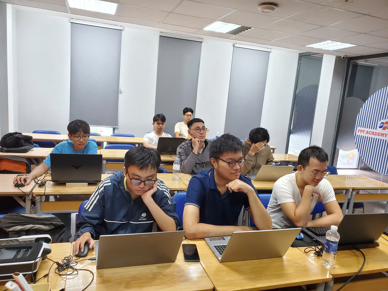 Giờ học Machine Learning tại FPT Aptech: Học AI qua dữ liệu và dự án thực tế