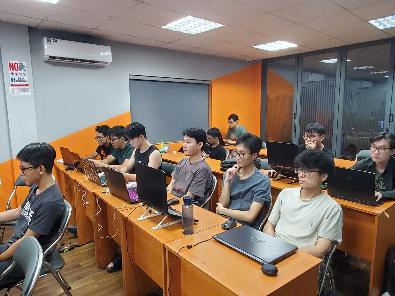 Sinh viên FPT Aptech thực hiện Mini Project Node.js tích hợp AI 2 Sinh viên FPT Aptech thực hiện Mini Project Node.js tích hợp AI