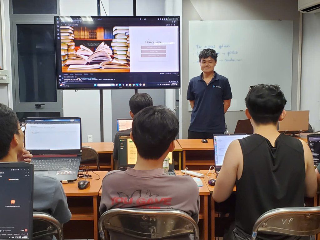 Sinh viên FPT Aptech thực hiện Mini Project Node.js tích hợp AI