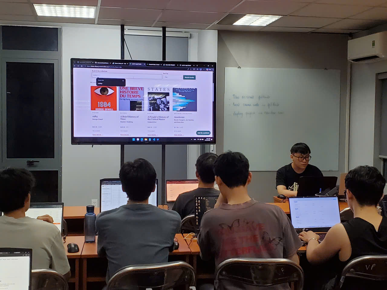 Sinh viên FPT Aptech thực hiện Mini Project Node.js tích hợp AI 1 Sinh viên FPT Aptech thực hiện Mini Project Node.js tích hợp AI