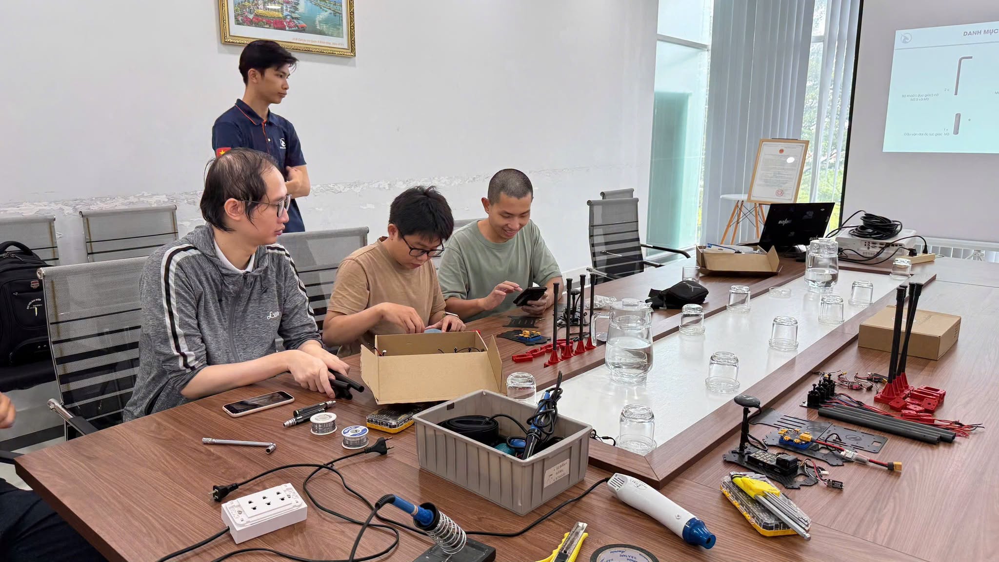 Làm quen với thực hành Drone tại doanh nghiệp