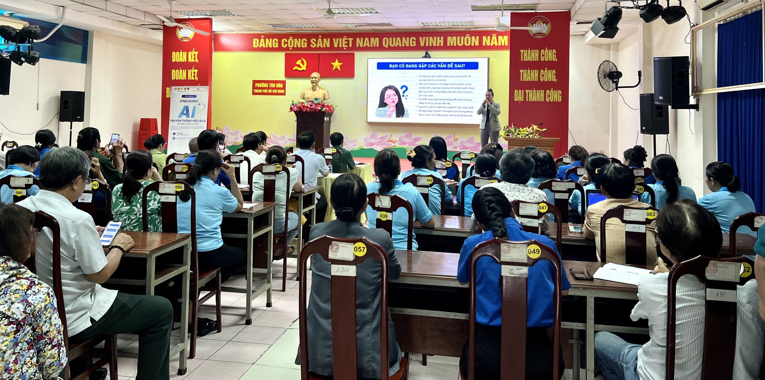 Viện Đào tạo Quốc tế FPT đồng hành cùng phường Tân Hòa Đưa AI đến gần hơn với cộng đồng 4 IMG 5600 scaled