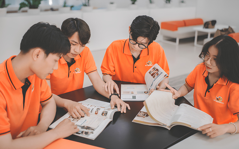 Bên cạnh đó, xét tuyển học bạ cũng là phương thức phổ biến, sử dụng kết quả học tập THPT tùy theo tiêu chí của từng trường.