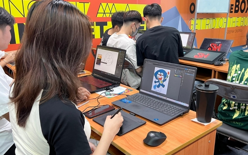 Các công cụ thiết kế giúp người học chuyển ý tưởng thành hình ảnh, bố cục và sản phẩm trực quan hoàn chỉnh.