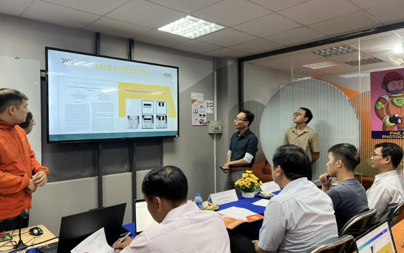 Các dự án giúp học viên rèn tư duy hệ thống, làm việc nhóm, quản lý tiến độ và thuyết trình.