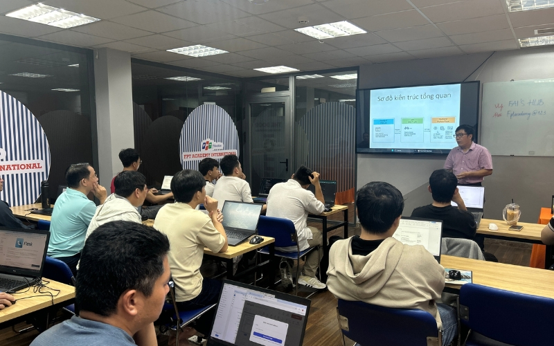 Chương trình FPT Aptech đào tạo lập trình Full-Stack, tích hợp AI và công nghệ hiện đại theo định hướng nghề nghiệp.