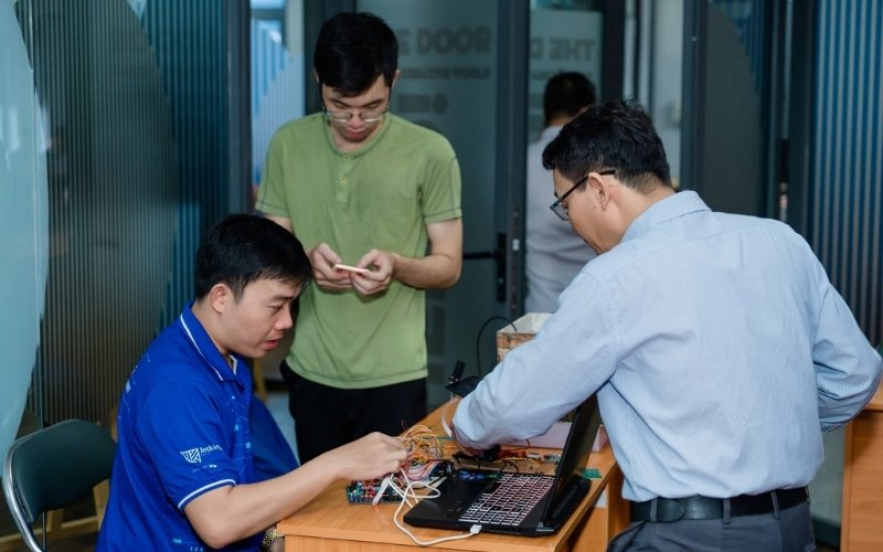 Khám phá chi tiết ngành Công nghệ thông tin FPT Academy International 2 Chương trình Lập trình AI Agent FPT Jetking tại FAI đào tạo người học xây dựng, triển khai và vận hành các hệ thống AI Agent.