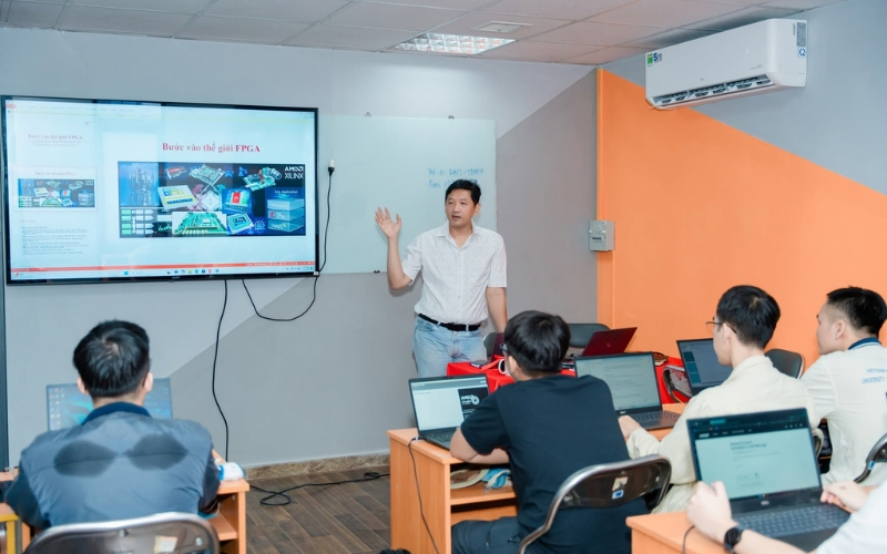 Chương trình Lập trình AI Agent FPT Jetking giúp người học xây dựng năng lực phát triển AI Agent theo định hướng thực tiễn.