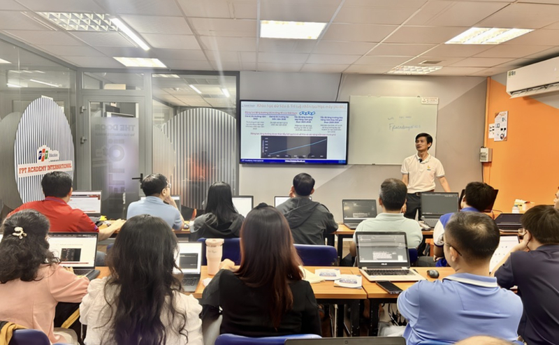 Chương trình Lập trình viên quốc tế FPT Aptech đào tạo lập trình AI bằng Python theo lộ trình từ nền tảng đến ứng dụng thực tế.