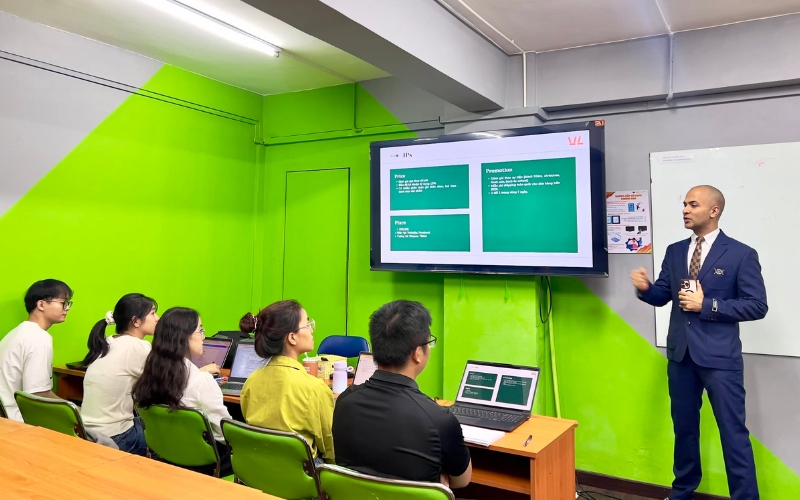Khám phá chi tiết ngành Công nghệ thông tin FPT Academy International 4 Chương trình Quản trị đám mây và an ninh mạng FPT Jetking tại FAI trang bị năng lực quản trị hạ tầng, đám mây và an ninh mạng.