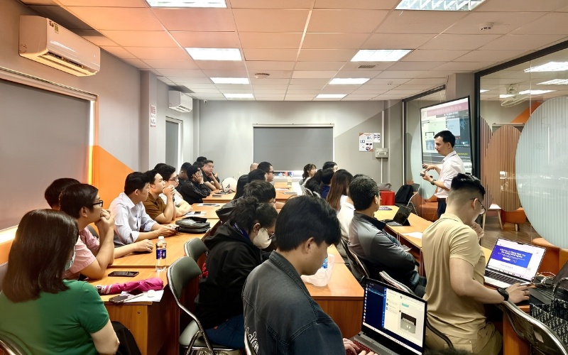 Khám phá chi tiết ngành Công nghệ thông tin FPT Academy International 5 Chương trình Quản trị và bảo mật hạ tầng doanh nghiệp số với AI trang bị kỹ năng quản trị mạng, Cloud và bảo mật hạ tầng tích hợp AI.