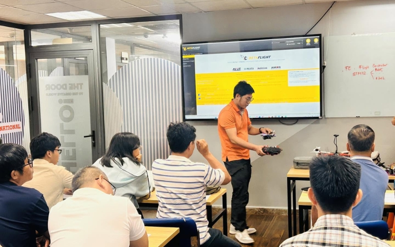 Khám phá chi tiết ngành Công nghệ thông tin FPT Academy International 10 Chương trình Thiết kế & Vận hành Drone FPT Cranes đào tạo kỹ năng thiết kế, tích hợp và vận hành hệ thống UAV hiện đại.