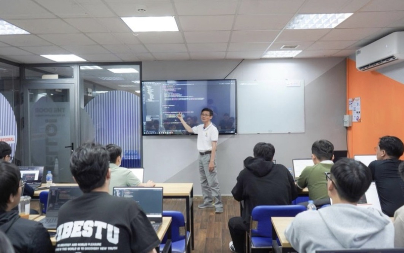 Đánh giá và tối ưu mô hình giúp người học xác định mức độ chính xác cũng như khả năng dự đoán trên dữ liệu mới.