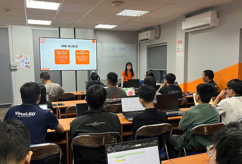 FPT Aptech học phí bao nhiêu? Bảng giá chi tiết theo khu vực 2026 6 FAI áp dụng ưu đãi học phí khóa 18 tháng, mức hỗ trợ cao nhất lên đến 13 triệu đồng.