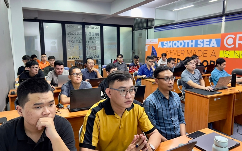 Khám phá chi tiết ngành Công nghệ thông tin FPT Academy International 12 FAI xây dựng chuẩn đầu ra theo năng lực thực tế của từng vị trí công nghệ.