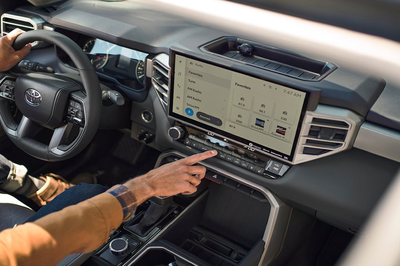 Hệ thống giải trí trên ô tô giúp đảm bảo an toàn lái xe, bảo mật dữ liệu và duy trì hệ thống ổn định.