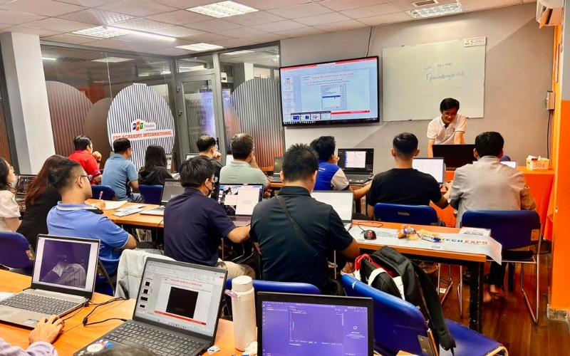 Học kỳ 1 giúp học viên xây dựng nền tảng FinTech, dữ liệu và ứng dụng AI trong tài chính.