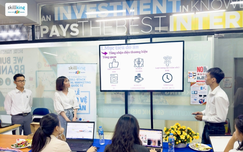 Học kỳ cuối giúp học viên phát triển thương hiệu, quản lý khách hàng và triển khai Marketing tích hợp.