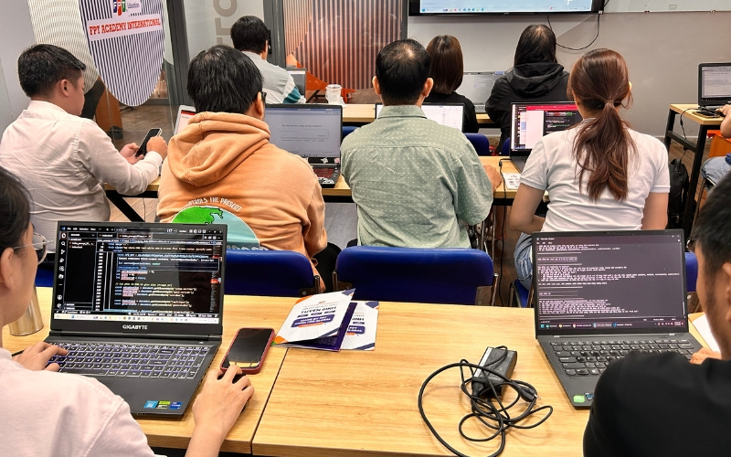 Học viên FAI được hỗ trợ tiếp cận nguồn học liệu quốc tế qua Coursera và Udemy.
