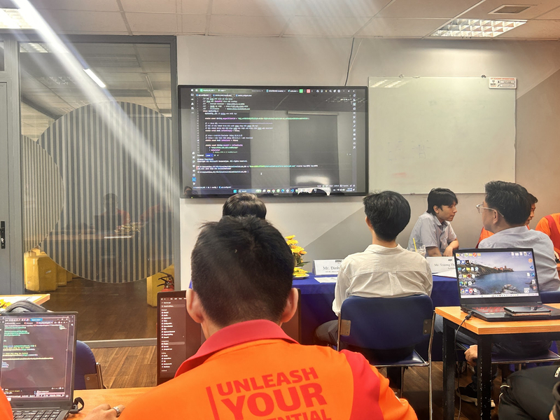 Kiến thức về Front-end và Back-end giúp người học tự xây dựng website tĩnh, landing page và phát triển các chức năng cho website.