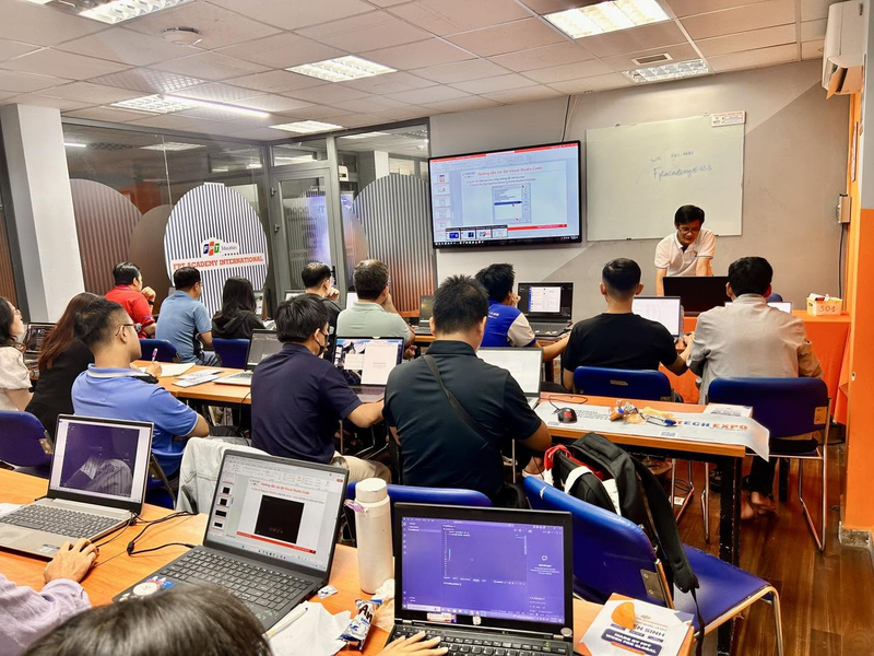 Lựa chọn ngôn ngữ lập trình phù hợp giúp người học định hướng và phát triển kỹ năng hiệu quả.
