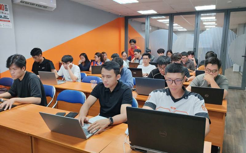 Mỗi nguồn học có thế mạnh và cách tiếp cận khác nhau vì vậy người học nên tìm hiểu và lựa chọn cho phù hợp.