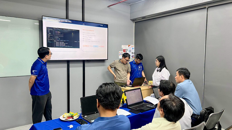 Người học tại FPT Academy International được trang bị tư duy lập trình, viết mã nhằm đáp ứng yêu cầu thực tế khi làm việc.
