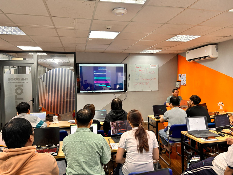 FPT Aptech học phí bao nhiêu? Bảng giá chi tiết theo khu vực 2026 3 Quy đổi học phí trung bình theo tháng giúp sinh viên dễ hình dung và chủ động lập kế hoạch tài chính.