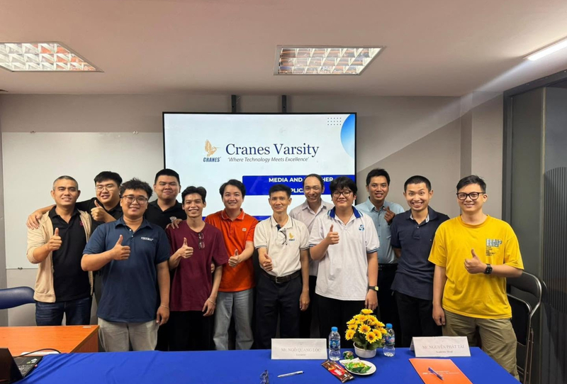 Thuật toán, cấu trúc dữ liệu và SQL cần được học từ cơ bản và thực hành thường xuyên.